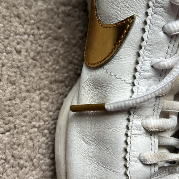 Nike white leather tennis or cheerleading sneakers - Picture 11 of 13